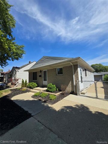 28004 Hughes Street, Saint Clair Shores, MI 48081