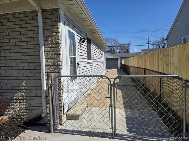 28004 Hughes Street, Saint Clair Shores, MI 48081