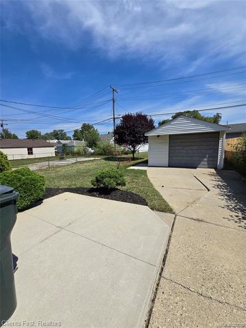 28004 Hughes Street, Saint Clair Shores, MI 48081