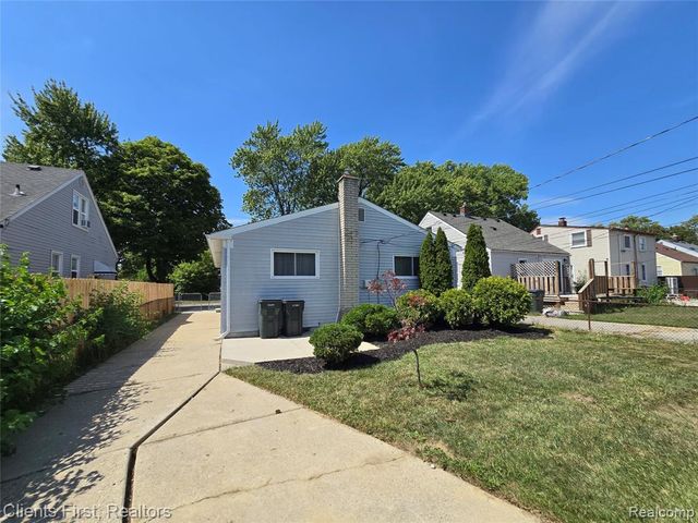 28004 Hughes Street, Saint Clair Shores, MI 48081