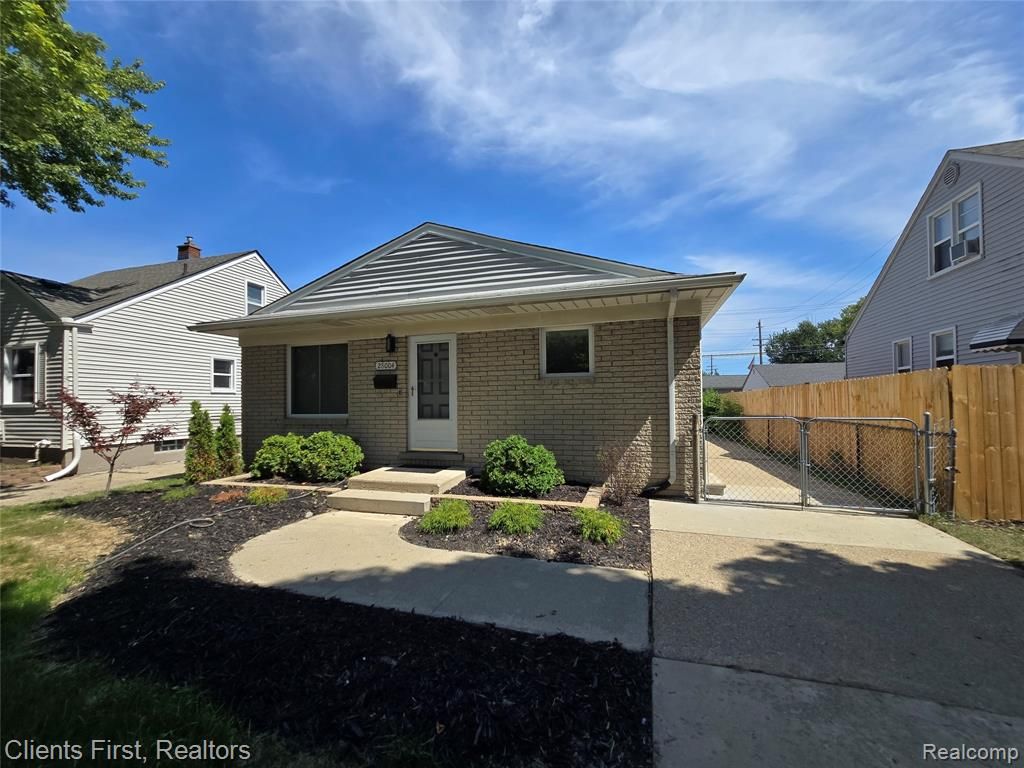 28004 Hughes Street, Saint Clair Shores, MI 48081