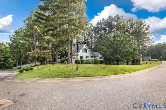 5052 Brandon Pines Dr, Providence Forge, VA 23140