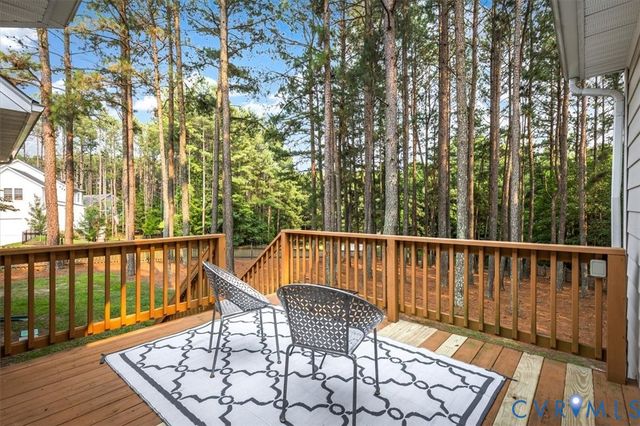 5052 Brandon Pines Dr, Providence Forge, VA 23140