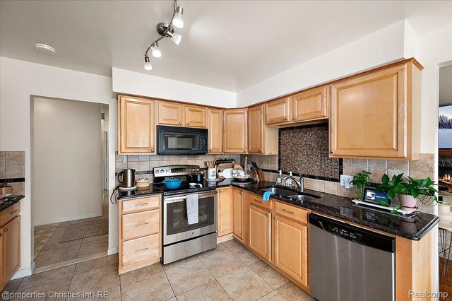 38364 Yonkers Drive, Sterling Heights, MI 48310