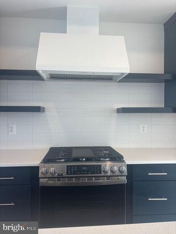 9103 FORKLEAF OAK DR, Fredericksburg, VA 22407