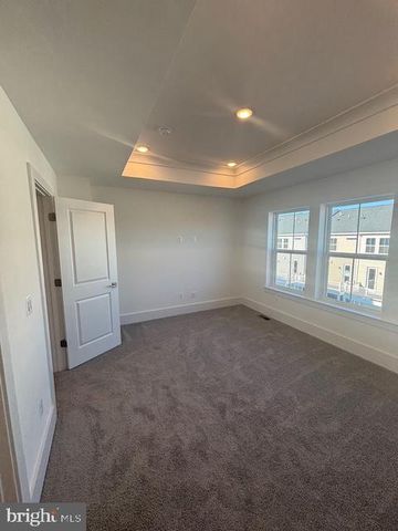 9103 FORKLEAF OAK DR, Fredericksburg, VA 22407