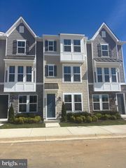 9103 FORKLEAF OAK DR, Fredericksburg, VA 22407