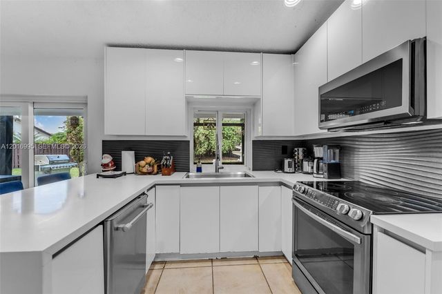 15325 SW 54th Ter, Miami, FL 33185