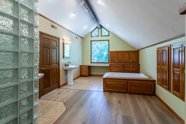 8 Winnebago Trace, Cherokee Village, AR 72529