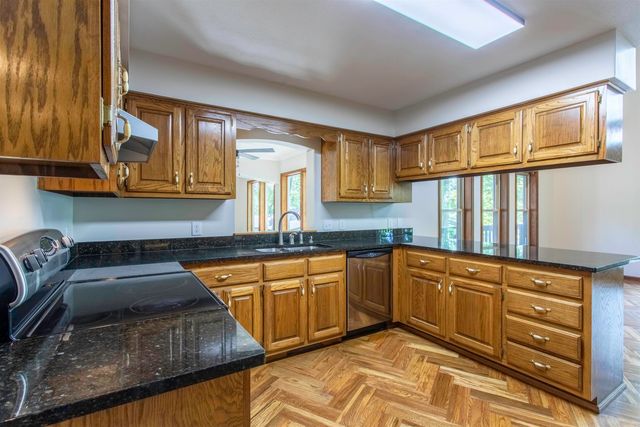 8 Winnebago Trace, Cherokee Village, AR 72529