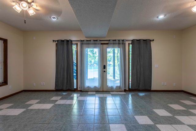 8 Winnebago Trace, Cherokee Village, AR 72529