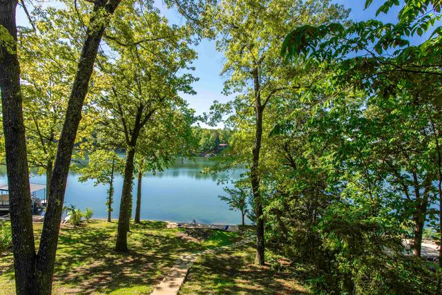8 Winnebago Trace, Cherokee Village, AR 72529