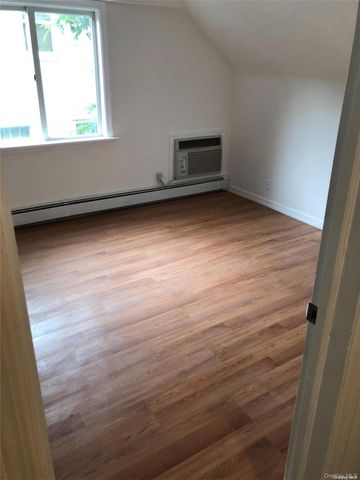 20 10th Street, Locust Valley, NY 11560