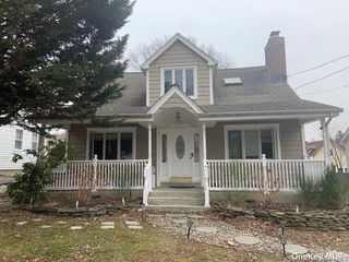 20 10th Street, Locust Valley, NY 11560
