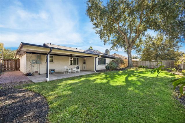 15726 Blackhawk Boulevard, Friendswood, TX 77546