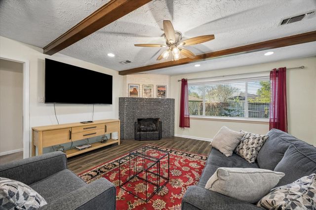 15726 Blackhawk Boulevard, Friendswood, TX 77546