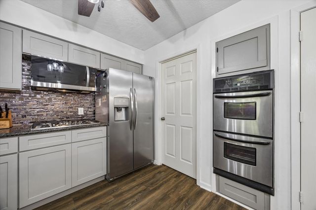 15726 Blackhawk Boulevard, Friendswood, TX 77546