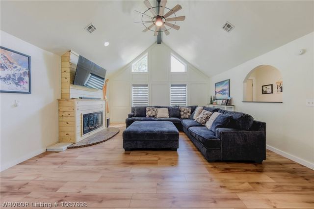 921 E Helen Street, Sallisaw, OK 74955