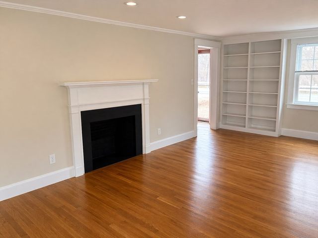 277 Dodge St 1, Beverly, MA 01915