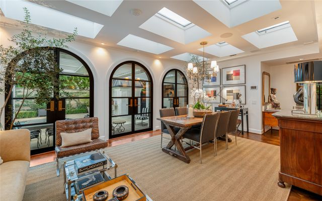 3838 N Versailles Avenue, Dallas, TX 75209