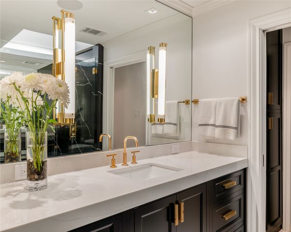 3838 N Versailles Avenue, Dallas, TX 75209