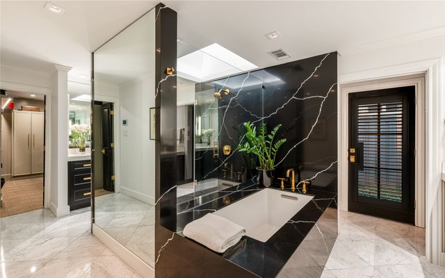 3838 N Versailles Avenue, Dallas, TX 75209