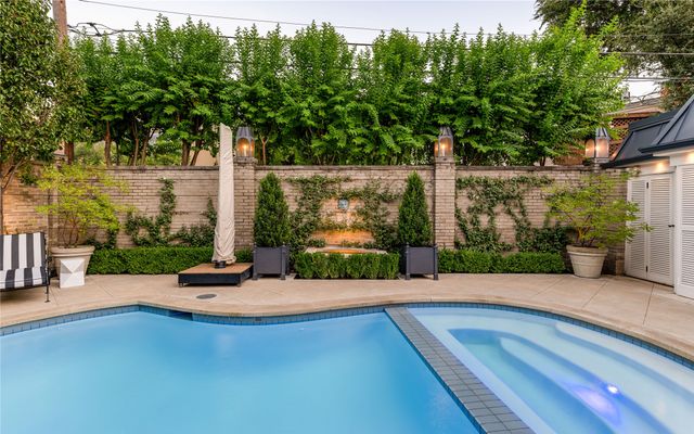 3838 N Versailles Avenue, Dallas, TX 75209