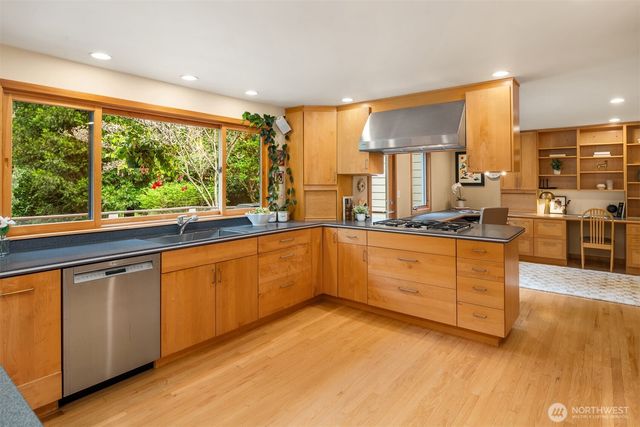 558 20th Avenue, Kirkland, WA 98033