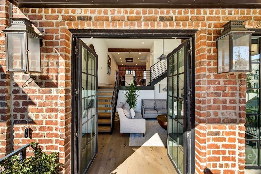 Image 4 of property listing at 456 Port Street, Savannah, GA 31401