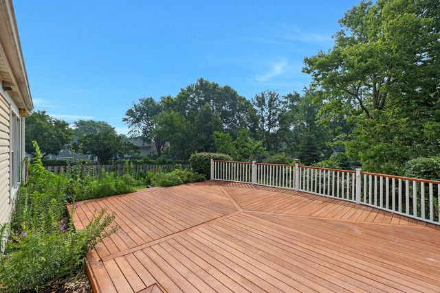 1356 Larchmont Drive, Buffalo Grove, IL 60089