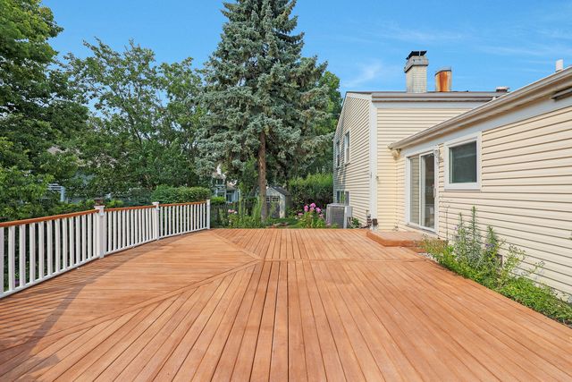 1356 Larchmont Drive, Buffalo Grove, IL 60089