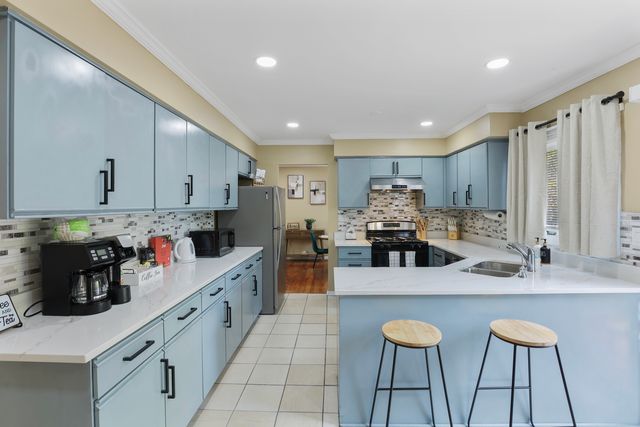 1356 Larchmont Drive, Buffalo Grove, IL 60089