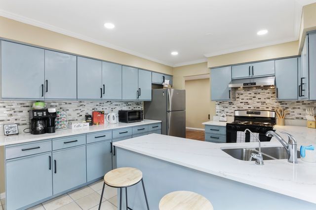 1356 Larchmont Drive, Buffalo Grove, IL 60089