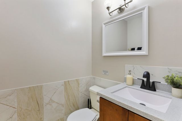 1356 Larchmont Drive, Buffalo Grove, IL 60089