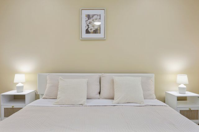 1356 Larchmont Drive, Buffalo Grove, IL 60089