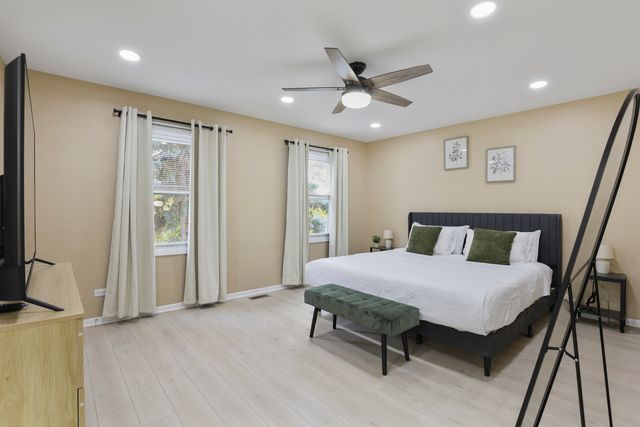 1356 Larchmont Drive, Buffalo Grove, IL 60089