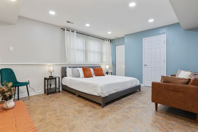 1356 Larchmont Drive, Buffalo Grove, IL 60089