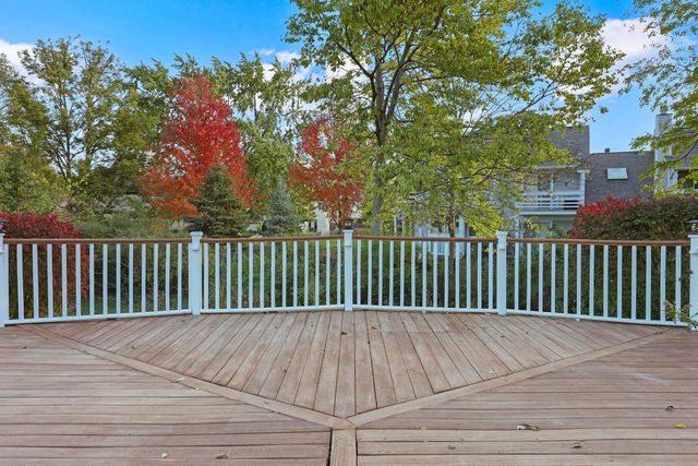 1356 Larchmont Drive, Buffalo Grove, IL 60089