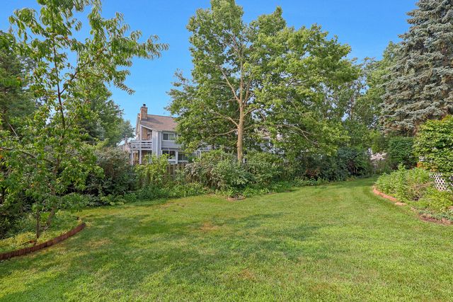 1356 Larchmont Drive, Buffalo Grove, IL 60089