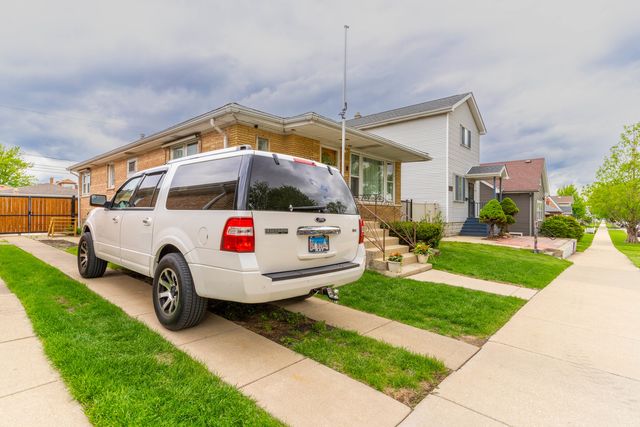 5332 S Meade Avenue, Chicago, IL 60638