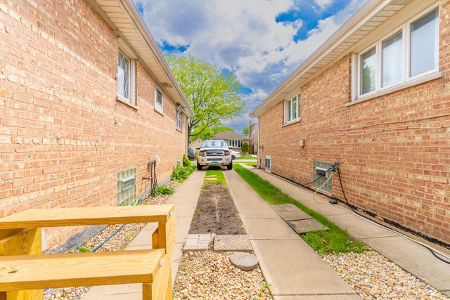 5332 S Meade Avenue, Chicago, IL 60638