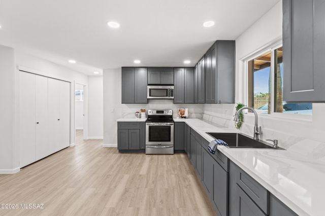 6251 E 20th Street, Tucson, AZ 85711