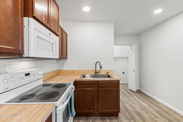 6251 E 20th Street, Tucson, AZ 85711