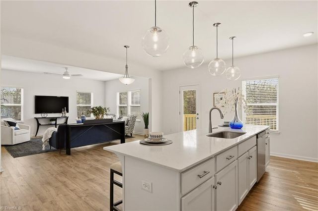 4112 Country Club Road 1034, Winston-salem, NC 27104