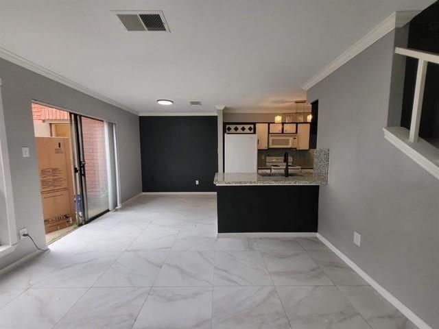 2211 S Kirkwood Road 69, Houston, TX 77077