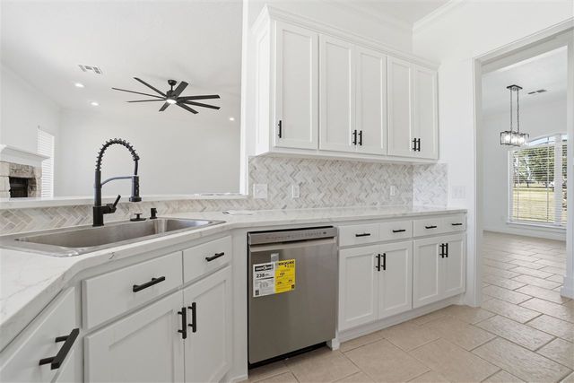 14469 SW Lee Blvd, Cache, OK 73527