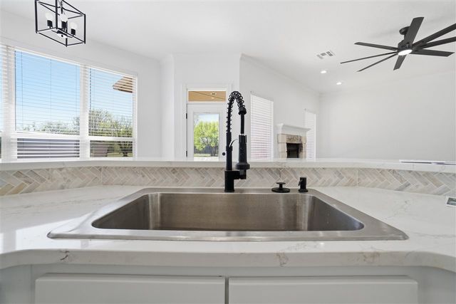 14469 SW Lee Blvd, Cache, OK 73527