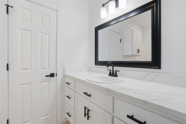 14469 SW Lee Blvd, Cache, OK 73527