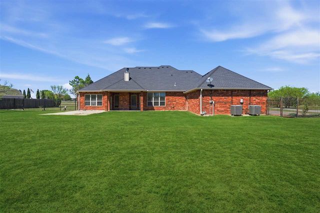 14469 SW Lee Blvd, Cache, OK 73527