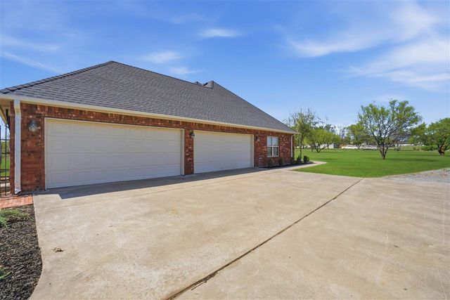 14469 SW Lee Blvd, Cache, OK 73527